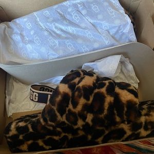 Ugg Fluffy sandals